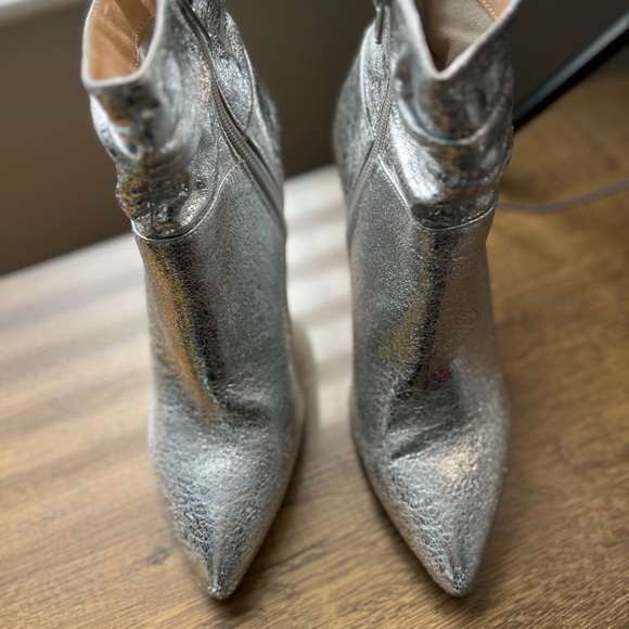 Metallic Silver - Picture 2 of 7